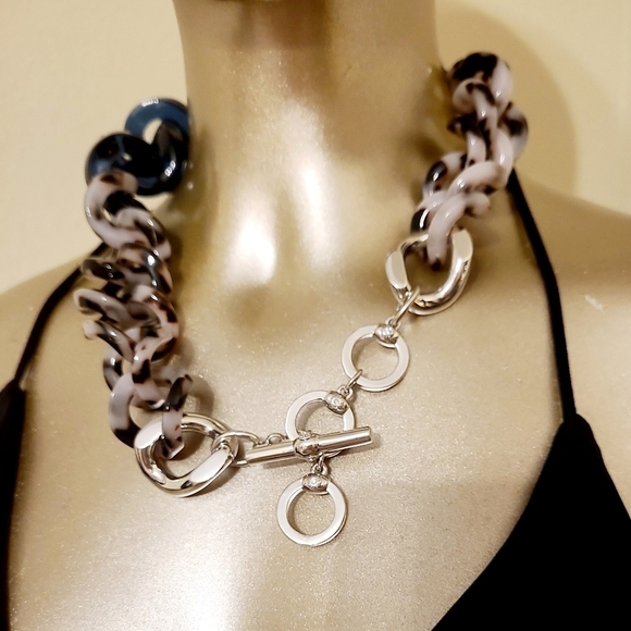 VINTAGE HUGE HENRI BENDEL BLUE LUCITE CHUNKY LINK NECKLACE - Picture 12 of 13